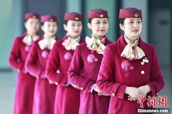 重慶高鐵乘務員開展專業禮儀服務培訓，提升乘客出行體驗